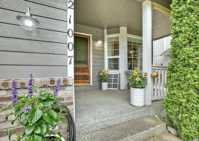Foto del edificio - Beautiful Designer 3 bedroom home in Quiet...