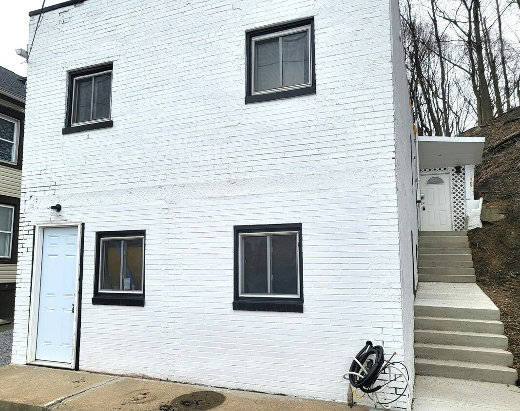 Primary Photo - 909 Harmony Ave