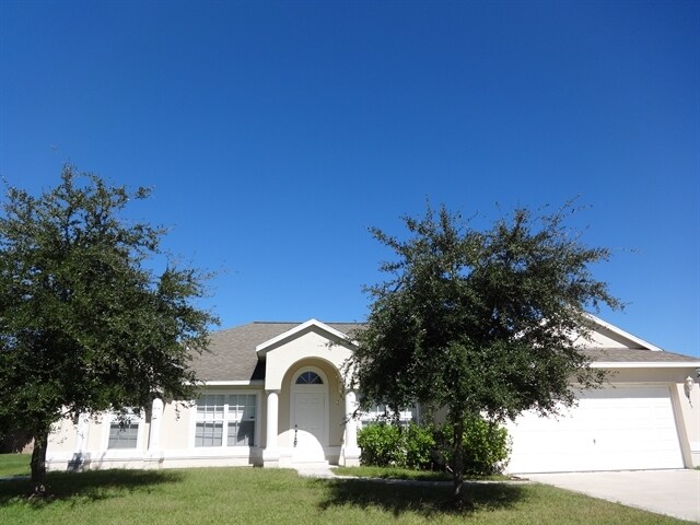 Foto principal - 843 SE Carnival Avenue