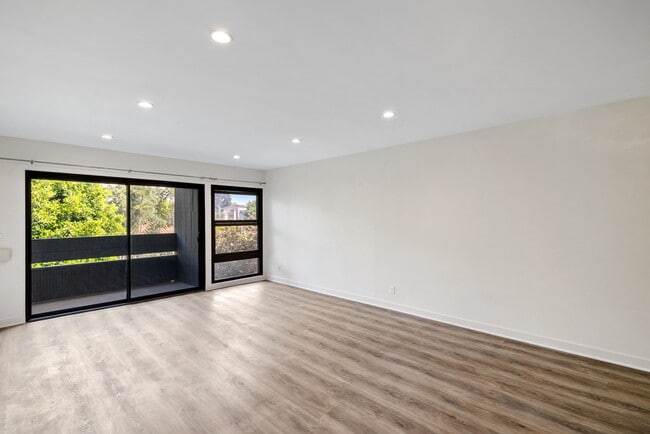 Foto del edificio - 7742 Redlands St