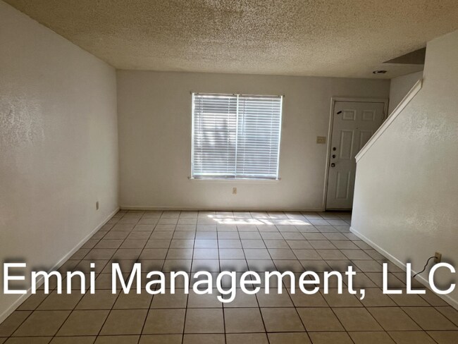 Building Photo - 204 Oak Trail Dr