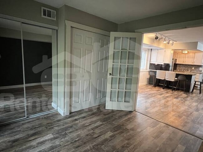 Building Photo - 1 Bedroom Condo in Minnetonka