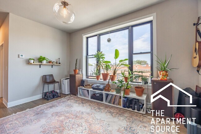 Foto del edificio - 3237 W Armitage Ave