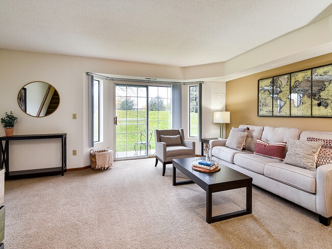 Foto del edificio - Birch Lake Townhomes