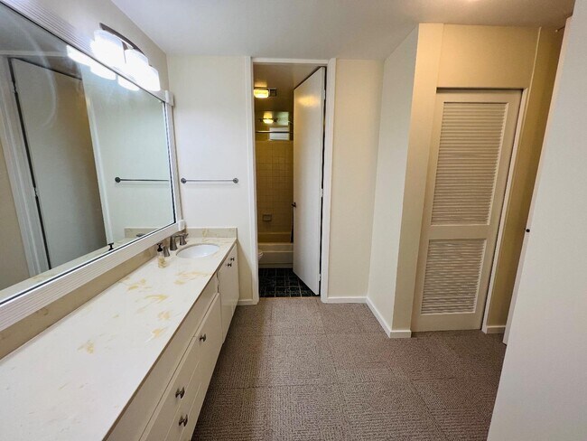Foto del edificio - 6351 Shelter Creek Ln