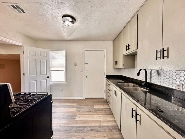 Foto del edificio - Newly Remodeled Home with Move-In Special!