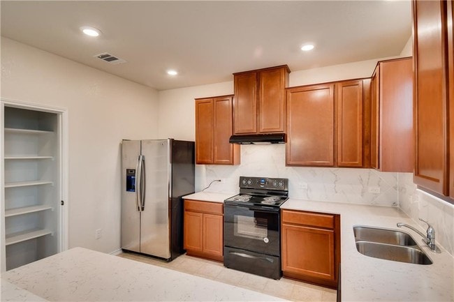 Building Photo - 14812 Peregrine Dr
