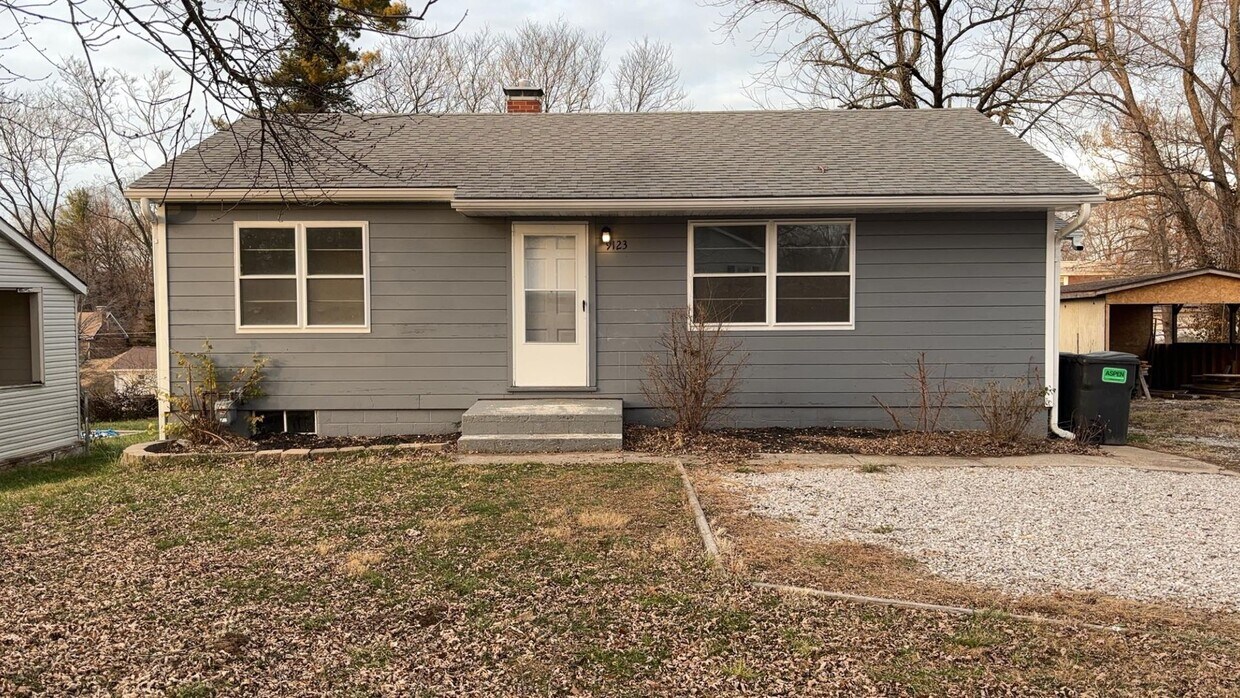 Primary Photo - Updated 2BD/1BA with Bonus room