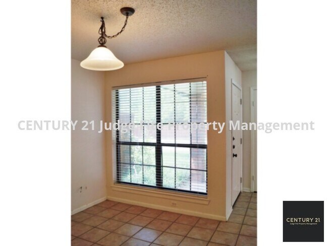Building Photo - Fabulous 2-Story 3/2.5/4 in Carrollton For...