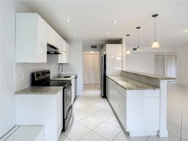 Foto del edificio - 6342 Longboat Ln W