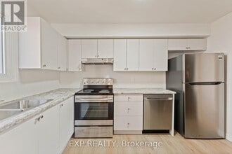 Building Photo - 10 Kings Ct