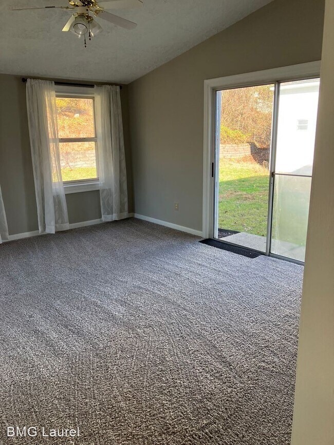 Building Photo - 5 br, 3.5 bath House - 12508 Rockledge Dr