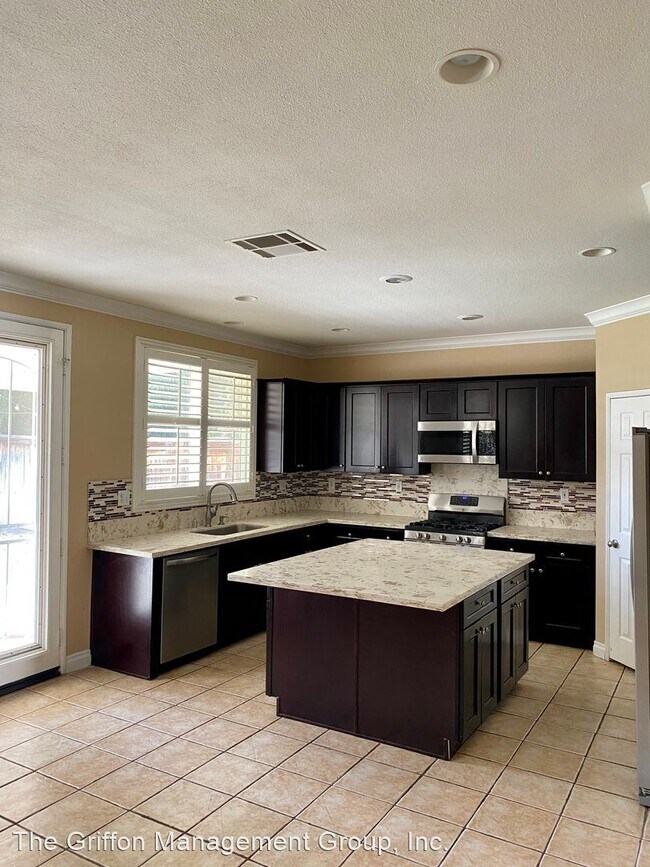Building Photo - 5 br, 3 bath House - 347 Steiner Drive