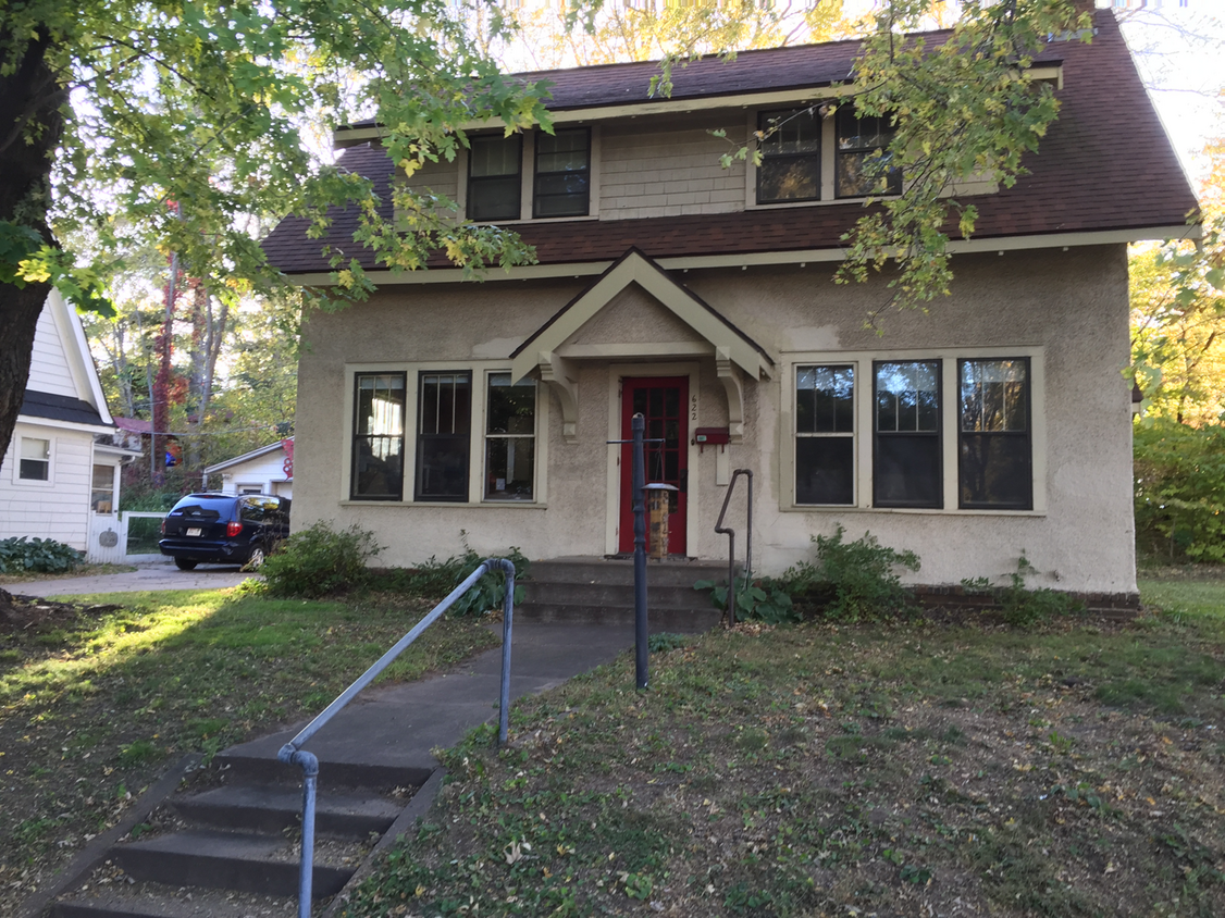 Primary Photo - 622 2nd Ave