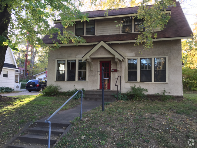 Building Photo - 622 2nd Ave