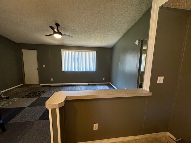 Sala de estar - 385 Dorman Ave