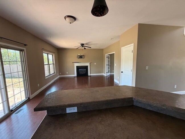 Building Photo - 616 Wintergreen Dr