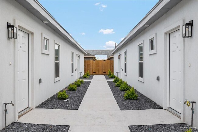 Foto del edificio - 9 Northwestern Ave