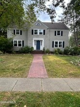 Building Photo - 136 Adams Pl
