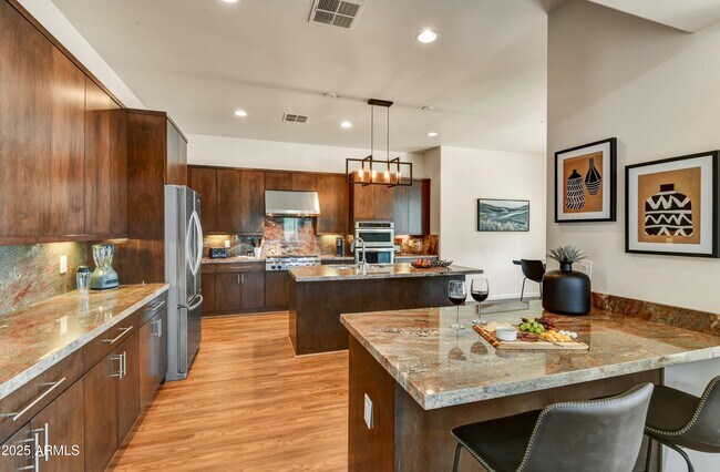 Building Photo - 9671 E Horizon Dr