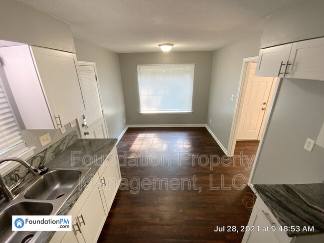 Building Photo - 2564 Lynnfield Rd