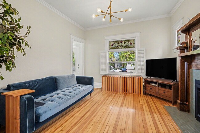 Building Photo - House Near Wash Park - 2 bed 2 bath with Garage!