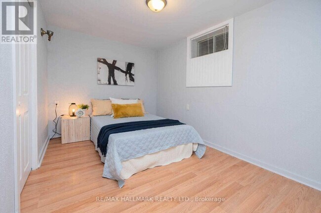 Photo du bâtiment - 218 Silverbirch Dr