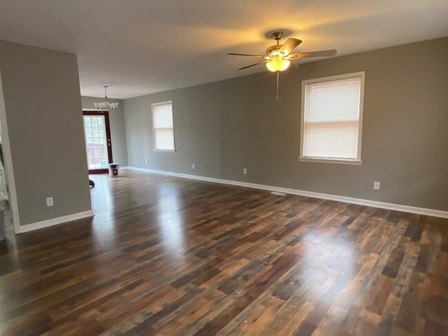 Building Photo - 106 Aldrin St