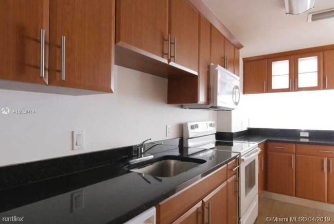 Building Photo - 3 br, 2 bath  - One Plaza Building