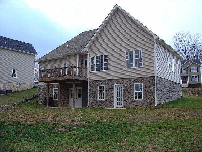 Building Photo - 104 Cooper Way