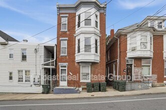 Building Photo - 207 N Mulberry St