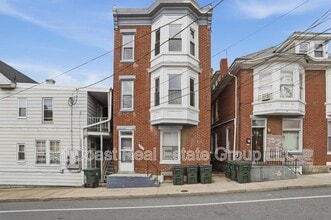 Building Photo - 207 N Mulberry St