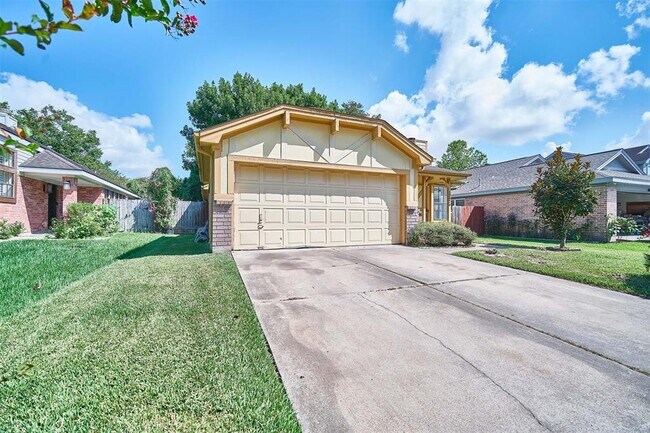 Foto del edificio - 15526 Scenic Haven Dr