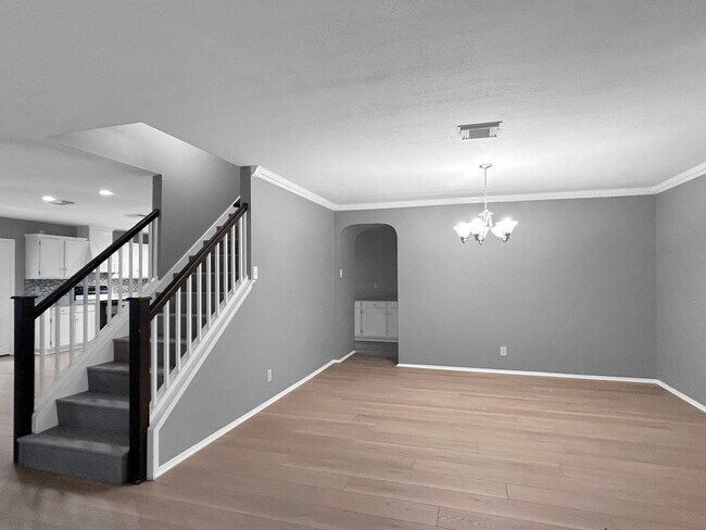 Foto del edificio - Freshly Updated 4-Bedroom Home with Pool, Fireplace & New Flooring in Universal City