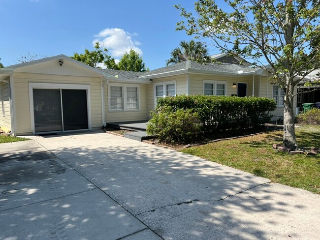 Building Photo - 3/2 Home in Riverside Heights, Tampa for Rent