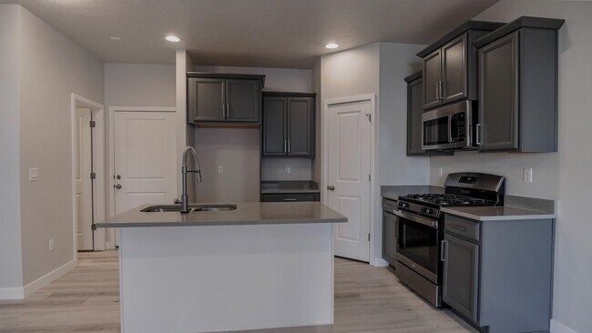 Building Photo - 15083 S Reins Wy