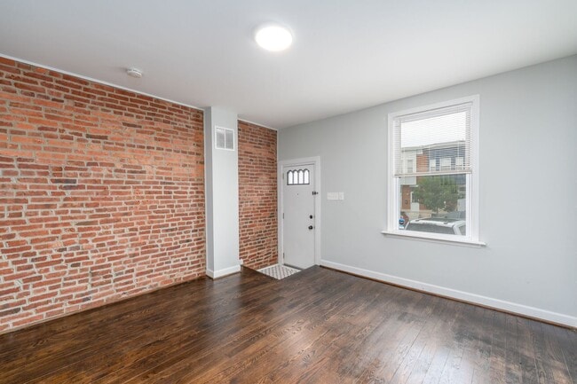 Building Photo - 611 Oldham St