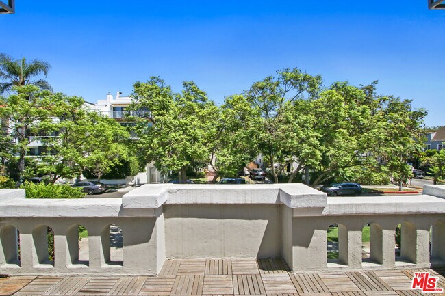 Foto del edificio - 807 Croft Ave