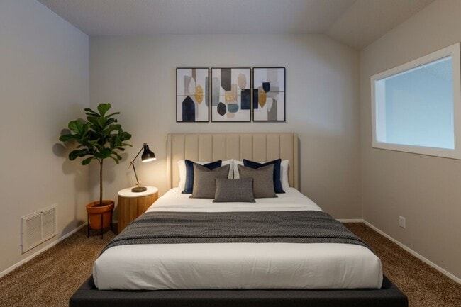 Building Photo - Ivy Plains at Brooks
