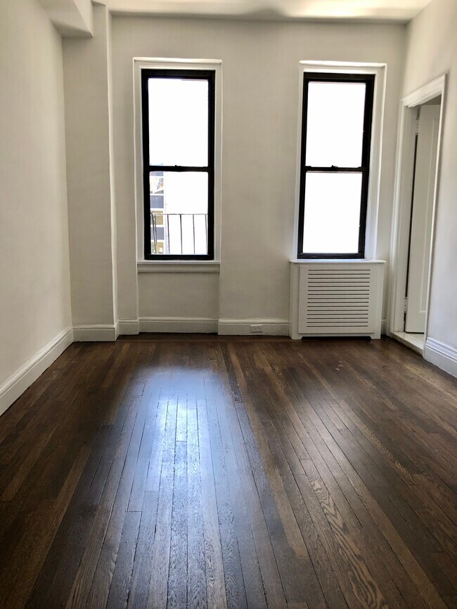 Bedroom - 140 E 46th St