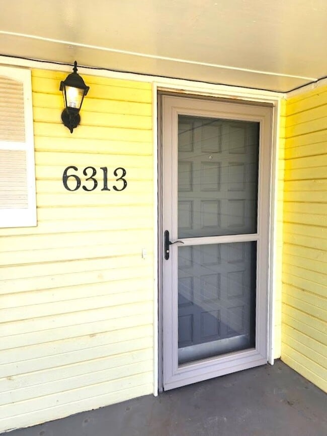 Foto del edificio - 3 Bed 2 Bath 2 Car Garage-Westlake Additio...