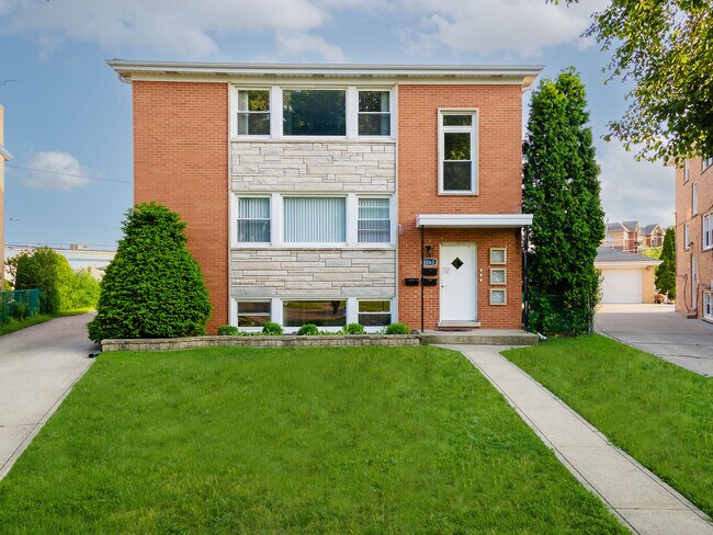 Foto del edificio - 8063 W Churchill Ave