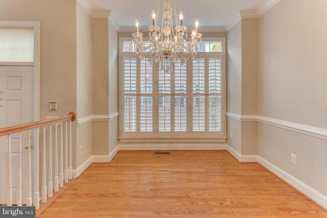 Foto del edificio - 826 Rivergate Pl