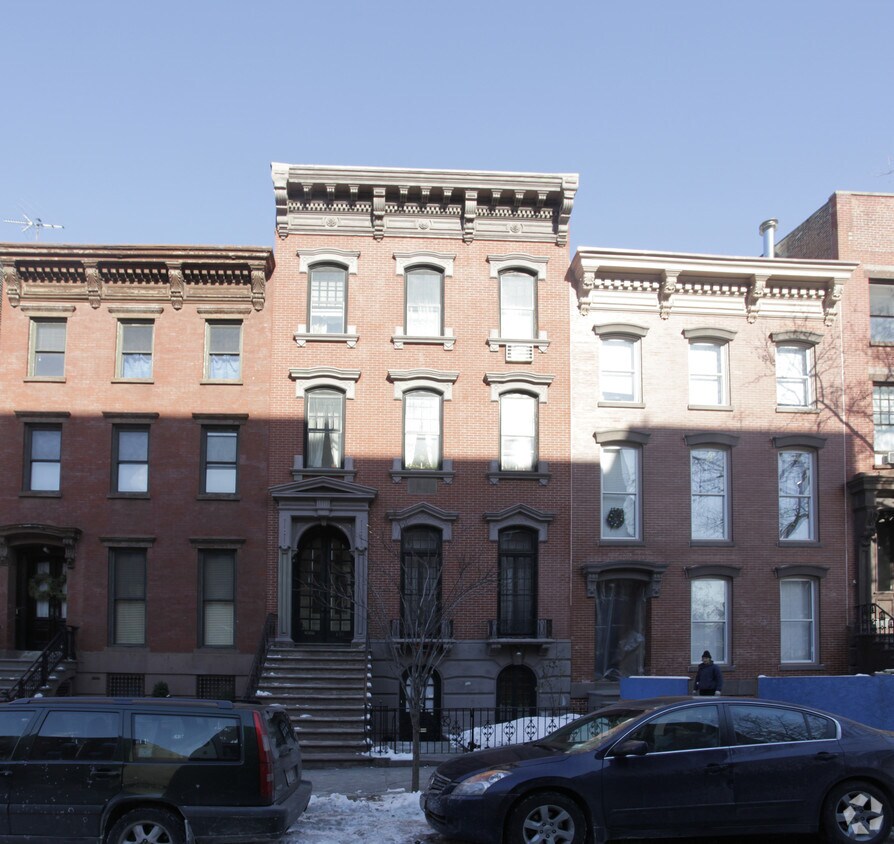 Building Photo - 139 Noble St