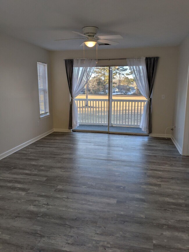 Foto del edificio - 627 Waterway Village Blvd