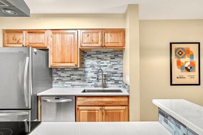 Foto del edificio - Remodeled 1 bed, 1 bath Gunbarrel Condo! Available NOW!