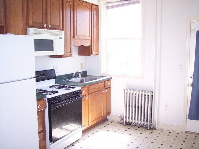 Building Photo - Historic 3 Bedroom Townhome in Hampden!