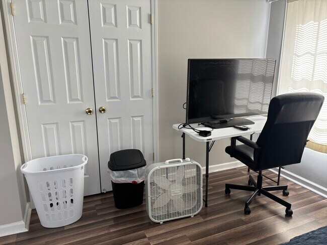 Foto del edificio - 7431 Emi Ln