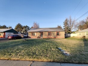 Building Photo - 1011 Elm Ave