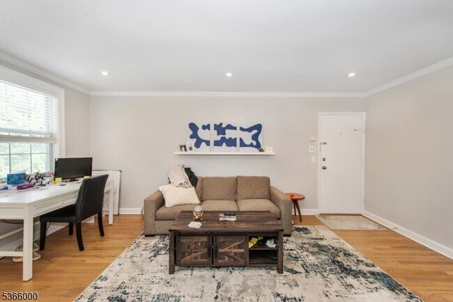 Foto del edificio - 378 Claremont Ave
